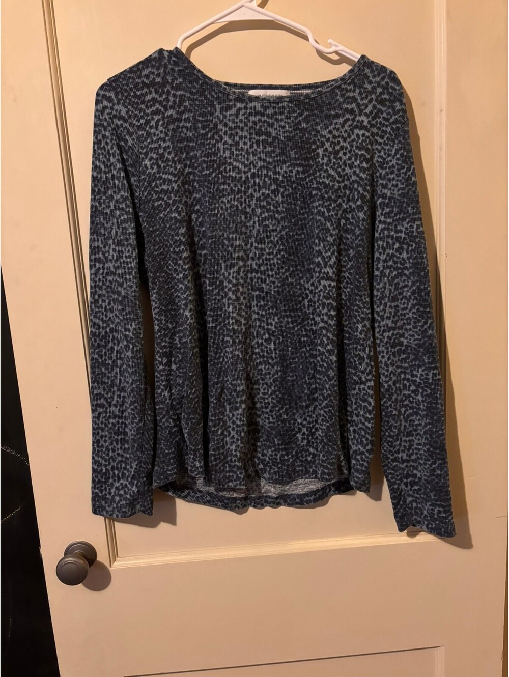 Liz Claiborne blue animal print long sleeve top XL